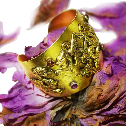 أساور Elaine Coyne الفنية القابلة للتجميع من مجموعة Dragon Wide Gold Collection - بلورات أوروبية من العنبر والقزحية in Kuwait