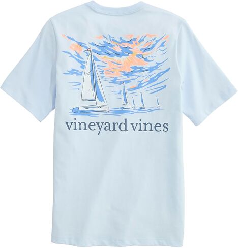 تي شيرت للأولاد من Vineyard Vines للأولاد بتصميم Sunset Regatta Scene بأكمام قصيرة وجيب in Kuwait