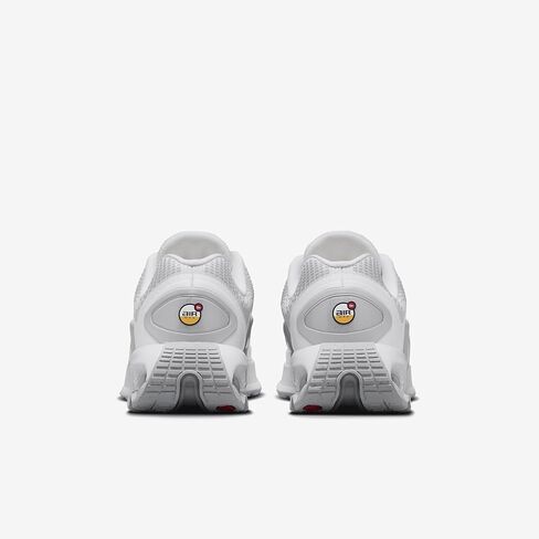 حذاء Nike Air Max Dn للأطفال الكبار (FB8987-100، أبيض/أبيض/فضي معدني/أبيض) مقاس 7 in Kuwait