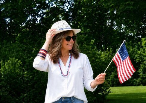 مجموعة أساور Star Spangled Bangle® Patriotic Bangle للنساء البالغات، 18+ | مجوهرات عيد ميلاد أمريكا الـ 250 | أحمر أبيض أزرق إكسسوارات | هدية تذكار تذكارية للاحتفال بالولايات المتحدة الأمريكية 250 in Kuwait