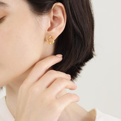 CHOW SANG SANG Essence 999 24K Gold Mobius Strips, Endless love Hoop Stud Earrings for Women 93863E in Kuwait