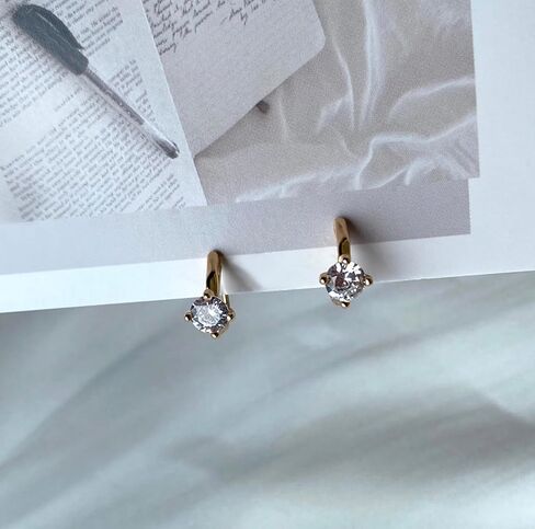 A Season Gold and Silver Clip-on Earrings for Non-Pierced Ears, Different Designs, (Gold Diamond) in Kuwait