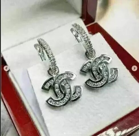 Diamora Gems & Jewelry 1.30Ct Round Cut Simulated Diamond Womens Clip On Drop and Dangle Earrings 14k White Gold Finish in Kuwait