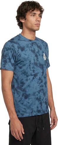 واقي من الشمس بأكمام قصيرة للرجال من Volcom - حماية من أشعة الشمس بعامل حماية من أشعة الشمس 50+، تحكم في الرطوبة سريع الجفاف، أزرق، مقاس XX-Large in Kuwait