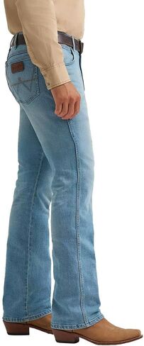 Wrangler Men's Retro Fallon Relaxed Jeans in Kuwait
