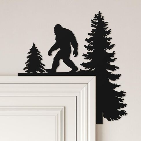 Hnatzu Metal Bigfoot Wall Decor – Sasquatch Walking Between Fir Trees – Rust-Resistant Bigfoot Gifts for Cabin, Door Frame & Outdoor Spaces in Saudi Arabia