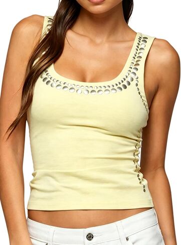 Seyumixi Women's Grommet Tops Sleeveless Scoop Neck Crop Top Silver Rivets Shirt Studded Tank Top Going Out Streetwear in Saudi Arabia