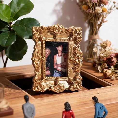 DIY Mini Museum Silhouette Box, Shadow Box Frame Display Case, Personalized Photo Shadow Boxes Display with 7pcs Mini Museum Figurines & 8pcs Mini Gold Frames, Valentine's Day Gifts for Him & Her in Saudi Arabia