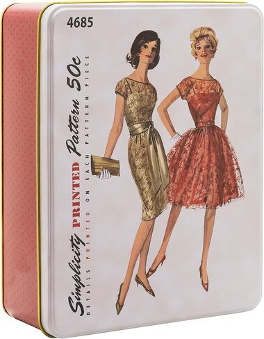 صندوق قصدير من Simplicity Vintage Fashion من الستينيات، مقاس 9 بوصة طول × 6.75 بوصة عرض × 2.75 بوصة ارتفاع in Saudi Arabia
