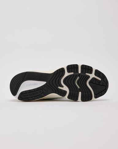 USA-Made Men's 990v6 Sneakers by New Balance in Saudi Arabia