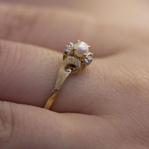 10k Yellow Gold Freshwater Cultured Pearl And Diamond Satin Finish Ring in Kuwait