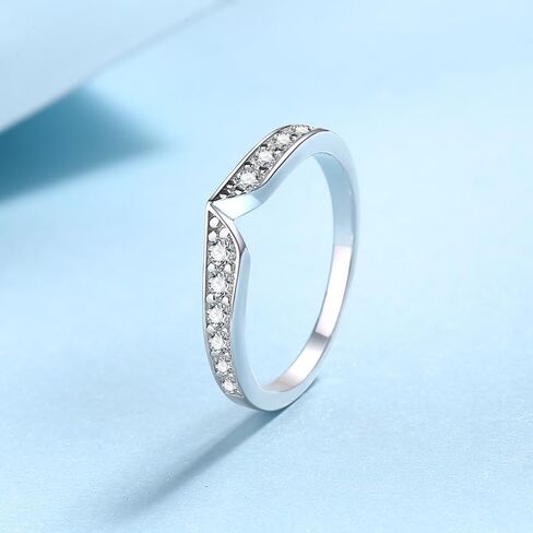 Statement 14K Gold Diamond Ring for Her, Striking 0.33 Carat Solitary Star Fish Tail Design with VVS1 D-Color Stones, Distinctive Band for Unique Personal Style in Kuwait