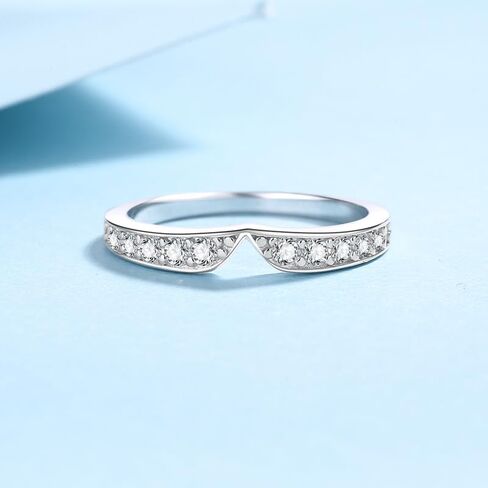 Statement 14K Gold Diamond Ring for Her, Striking 0.33 Carat Solitary Star Fish Tail Design with VVS1 D-Color Stones, Distinctive Band for Unique Personal Style in Kuwait
