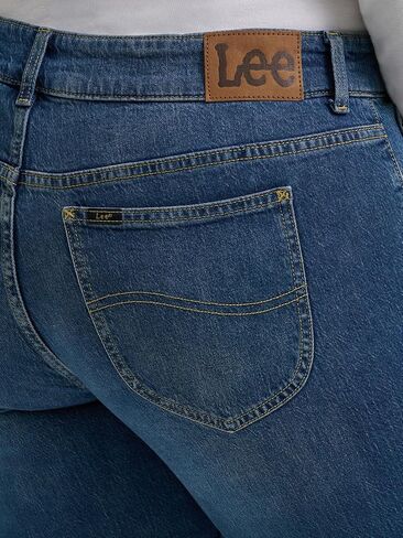 Lee Women's Plus Size Legendary 26" Straight Crop Jean in Kuwait