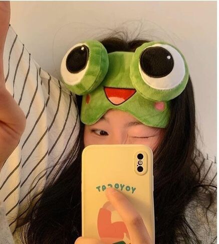 1 PCS Cute Frog Sleep Eye Mask Funny Happy Frog Cartoon Eye Cover Soft Light Blocking Blindfold for Kids Adults Travel Nap in Kuwait