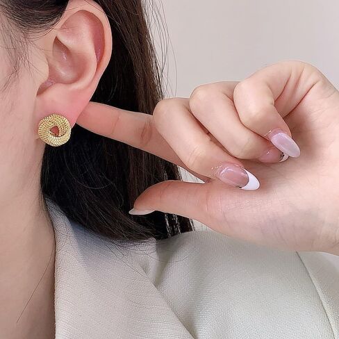 18K Gold Plated Gold Flower Stud Earrings For Women Lightweight Cute Floral Studs Jewelry for Sensitive Ears Daily Wear in Saudi Arabia