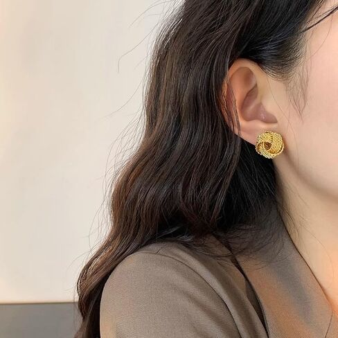 18K Gold Plated Gold Flower Stud Earrings For Women Lightweight Cute Floral Studs Jewelry for Sensitive Ears Daily Wear in Saudi Arabia