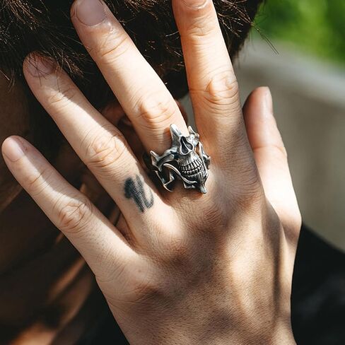 Versatile Fashion Skull Rings Accessory Retro Men's Skull Rings in Silver Punk Inspired Finger Decoration in Saudi Arabia