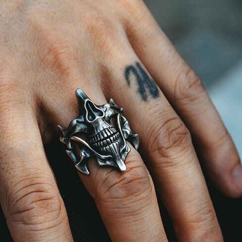 Versatile Fashion Skull Rings Accessory Retro Men's Skull Rings in Silver Punk Inspired Finger Decoration in Saudi Arabia