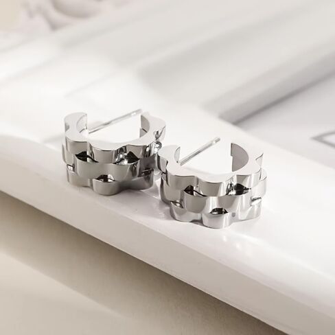 Fashion creative stainless steel wavy earrings, personalized minimalist unisex earrings, daily wear and party accessories suitable for both men and women (silver) in Saudi Arabia