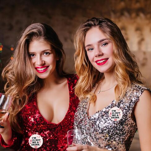 قطعتان من دبوس عيد الميلاد I'm 21 BUY ME A DRINK، ديكورات حفلات عيد الميلاد الحادي والعشرين | دبوس شارة مضحك مقاس 2.3 بوصة للنساء هدية ديكور الحفلات in Kuwait