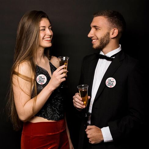 قطعتان من دبوس عيد الميلاد I'm 21 BUY ME A DRINK، ديكورات حفلات عيد الميلاد الحادي والعشرين | دبوس شارة مضحك مقاس 2.3 بوصة للنساء هدية ديكور الحفلات in Kuwait