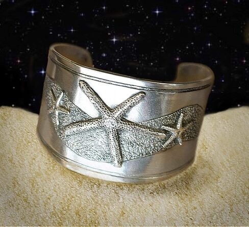 Horse Lady Gifts Starfish bracelet in silvery pewter, handmade USA in Saudi Arabia