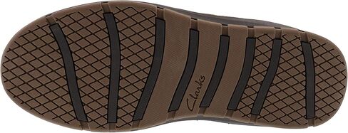 شبشب رجالي من Clarks من الفرو الصناعي Justin للاستخدام الداخلي والخارجي (12 M US، جلد سويدي بني) in Kuwait