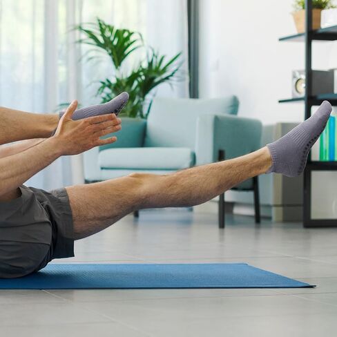 Men's Grip Socks Non Slip Yoga Socks with Terry Cushion for Women Men Pilates Hospital Workout, Size 6-9 in Kuwait