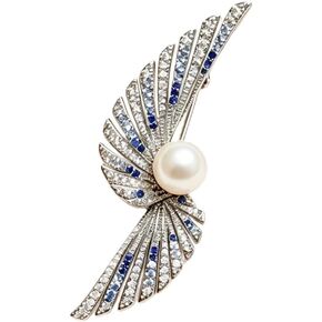 Winged Diamond Natural Freshwater True Pearl Brooch, Exuding a Natural Luster. Made of Copper Material with Zircon Accents, It Can also be Used as a Pendant, Versatile and Practical. It can be Used as a Fashionable Accessory for Suits, Dresses, Weddings,  in Saudi Arabia
