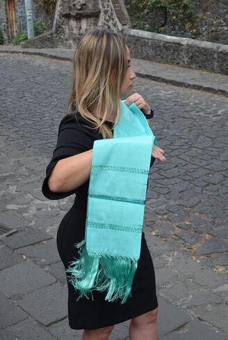 Mexican rebozo artisela in Saudi Arabia