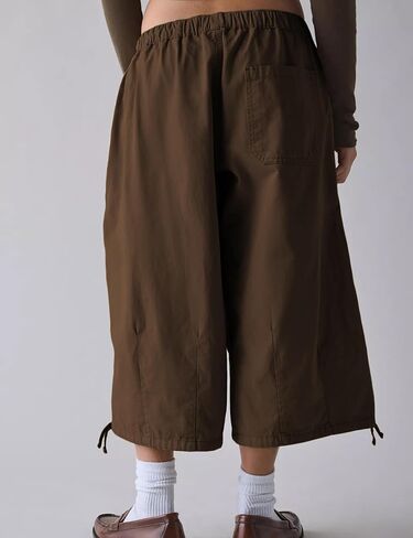 Women's Wide Leg Cargo Capris Pants Elastic Waist Baggy Cropped Pants with Poackets in Kuwait