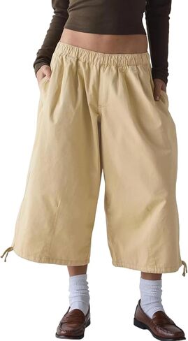 Women's Wide Leg Cargo Capris Pants Elastic Waist Baggy Cropped Pants with Poackets in Kuwait