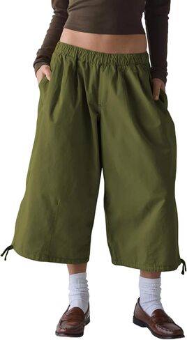 Women's Wide Leg Cargo Capris Pants Elastic Waist Baggy Cropped Pants with Poackets in Kuwait
