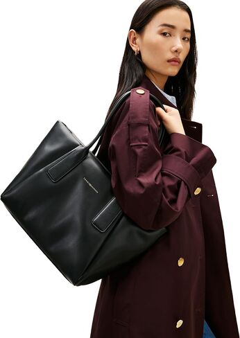 Tommy Hilfiger Women's Essential Tote in Kuwait