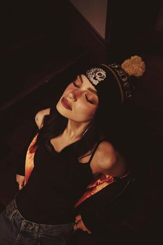 AMERICAN NEEDLE Unisex Liquid Death Pillow Line Knit Pom Beanie (23012A-LDEATH-BLGL) Black/Gold in Kuwait