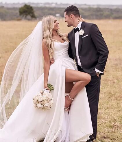 Women's Off The Shoulder Wedding Dresses for Bride with Trains Strapless Formal Bridal Gowns Slit Satin Prom Dress in Kuwait