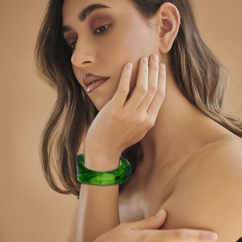 Colorful Chunky Acrylic Bracelet for Women Round Cuff Bangle Bracelet Set Wrist Cuff Bracelets for Women as Jewelry Gift in Saudi Arabia