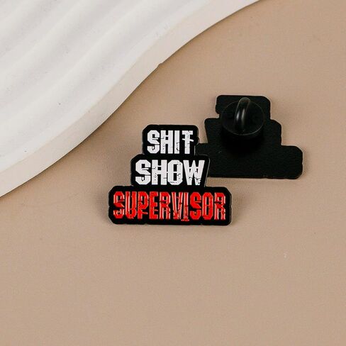 دبوس المينا الفكاهة المكتبية الساخرة من Sht Show Supervisor، بروش دبوس سخرية مضحك في مكان العمل لمديري Sassy Boss وزملاء العمل الفكاهيين، شارة بروش نكتة العمل المضحكة، شارات طية صدر السترة المقتبسة من المكتب الساخر، هدية فكاهة الرئيس، إكسسوار مجوهرات نكتة in Kuwait