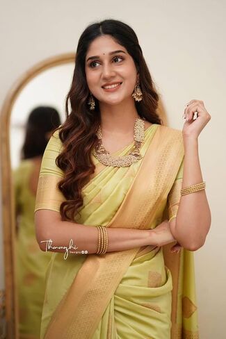 Women's Banarasi Soft Silk Saree With Golden Zari Border Unstitched Blouse Piece in Kuwait