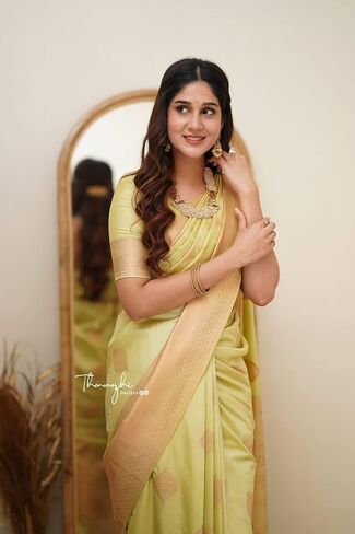 Women's Banarasi Soft Silk Saree With Golden Zari Border Unstitched Blouse Piece in Kuwait