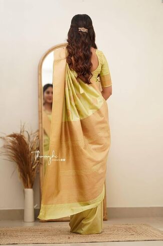 Women's Banarasi Soft Silk Saree With Golden Zari Border Unstitched Blouse Piece in Kuwait