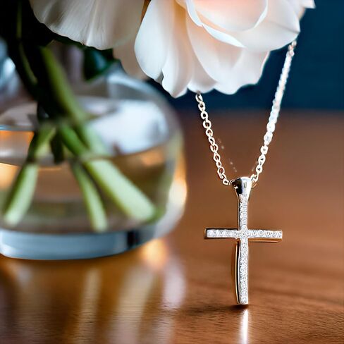 قلادة IGI Certified Lab Grown Diamond Cross 1/4 CTTW (وضوح VS2-SI1، لون F-G) من الفضة الاسترليني أو الذهب الأصفر المطلي بالفضة - سلسلة 18 بوصة in Kuwait