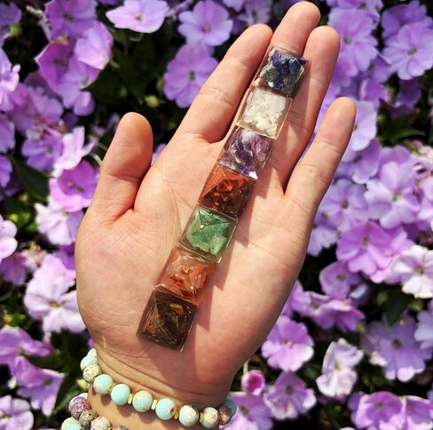 Zenkeeper 7 Pcs Natural Orgone Crystal Pyramids, 1.2 Inch Small Mini Orgonite Pyramid Porstive Energy Generator Healing Meditation Reiki Tool, Home Decor Spiritual Gifts (1.2inch 7 Color Set) in Saudi Arabia