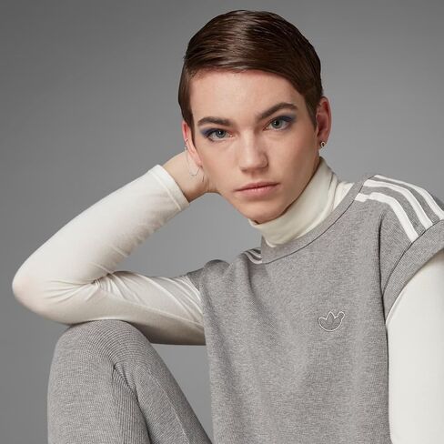 تي شيرت نسائي من adidas Originals باللون الأزرق بطبعة Waffle Crop، Core Heather in Kuwait