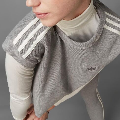 تي شيرت نسائي من adidas Originals باللون الأزرق بطبعة Waffle Crop، Core Heather in Kuwait