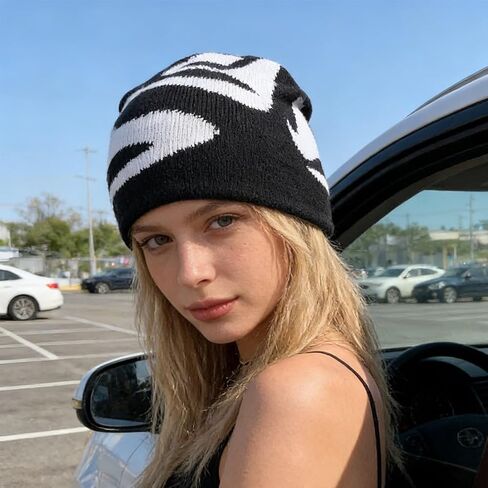 قبعة الهيب هوب التجريدية المتماسكة، قبعة جمجمة مترهلة من Streetwear Retro، قبعة شتوية دافئة للجنسين للرجال والنساء باللون الأسود in Kuwait