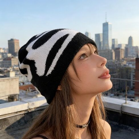 قبعة الهيب هوب التجريدية المتماسكة، قبعة جمجمة مترهلة من Streetwear Retro، قبعة شتوية دافئة للجنسين للرجال والنساء باللون الأسود in Kuwait