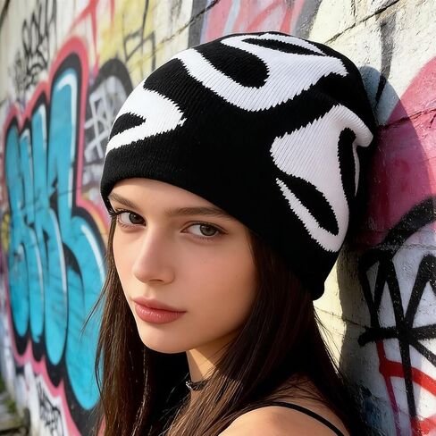 قبعة الهيب هوب التجريدية المتماسكة، قبعة جمجمة مترهلة من Streetwear Retro، قبعة شتوية دافئة للجنسين للرجال والنساء باللون الأسود in Kuwait