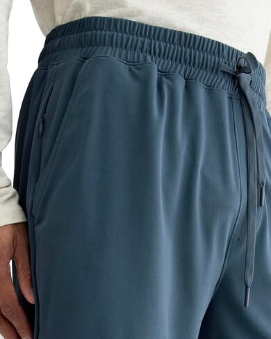 Everlane Men's The Off-Duty Tech Short in Saudi Arabia
